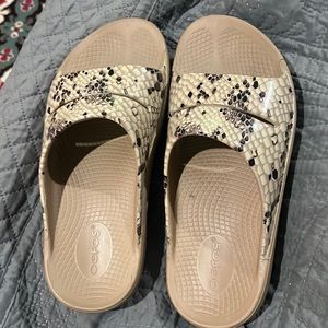 Oofos recover sandal women’s 8